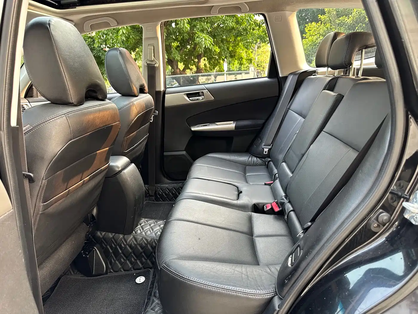 Subaru Forester 2010 2.5XT Automatic Luxury Edition фото 17