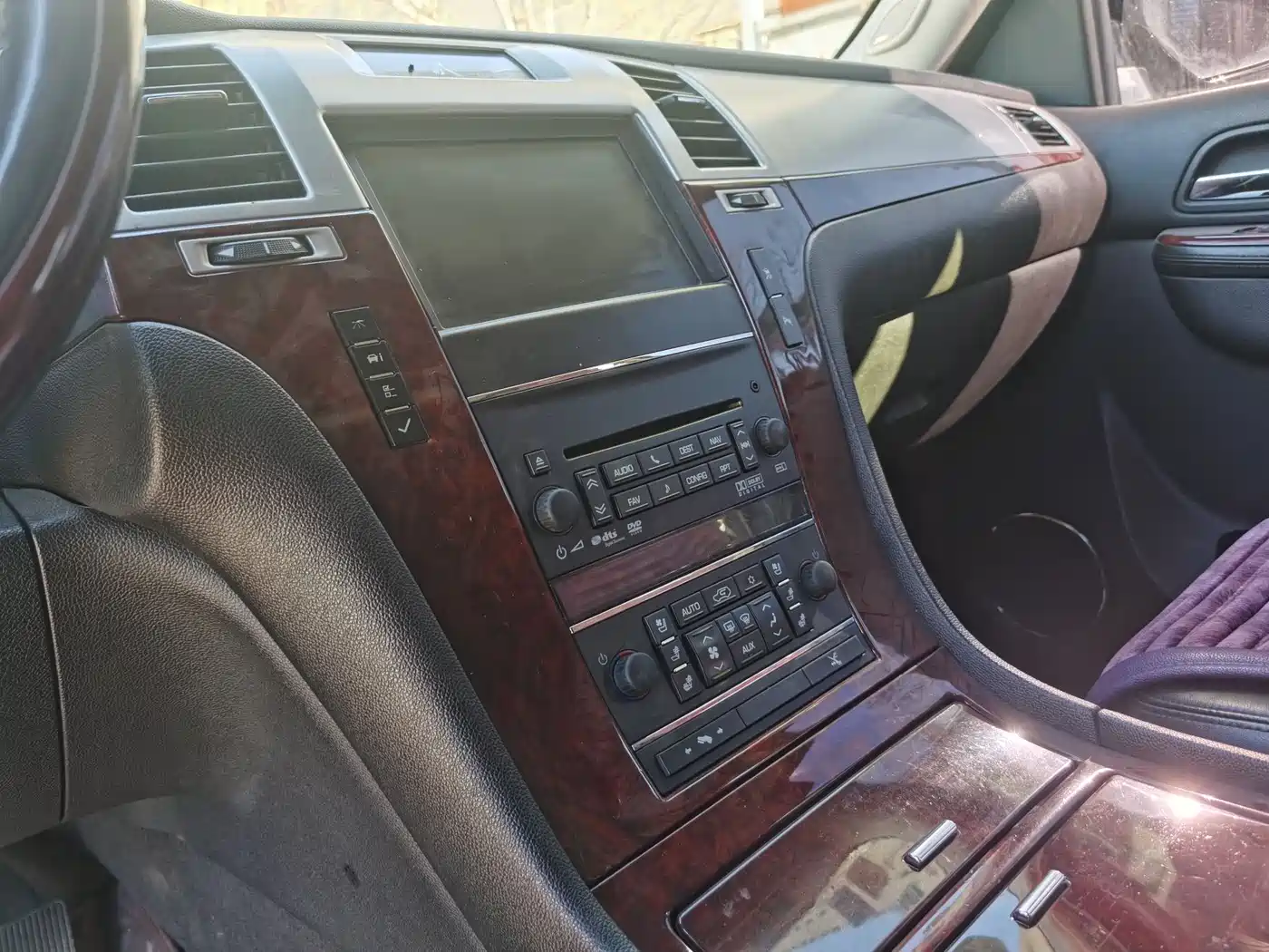 Cadillac Escalade 2010 6.0 Hybrid фото 29