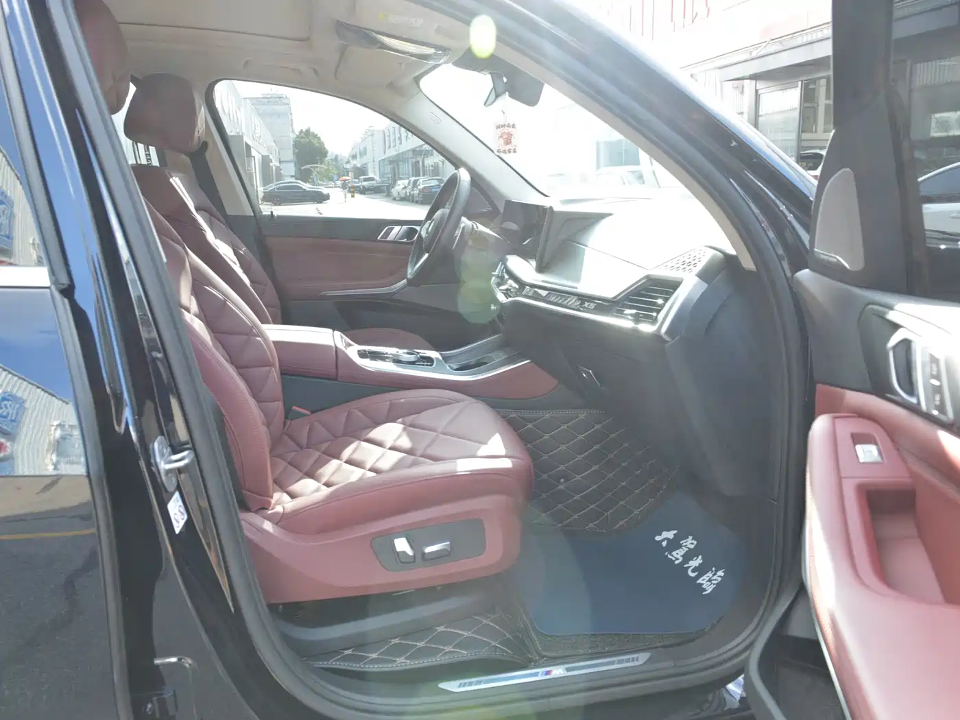 BMW X5 2023 xDrive 30Li Premium M Sport Package фото 12