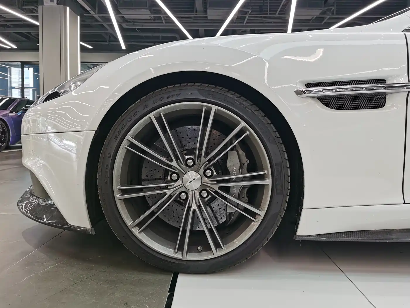 Aston Martin Vanquish 2014 Model 6.0L Centennial Edition фото 5