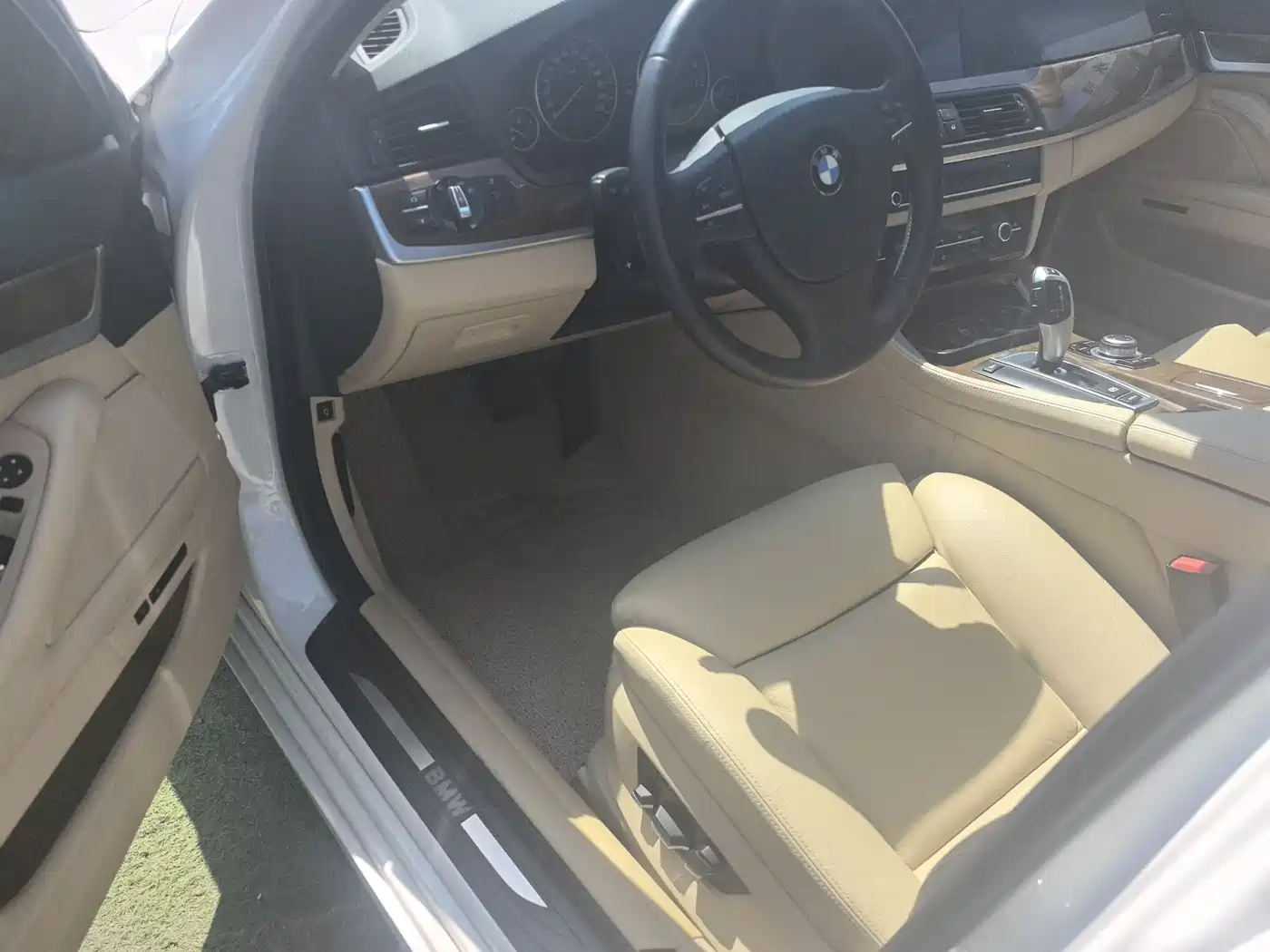 BMW 5 Series 2011 523Li Leading фото 4