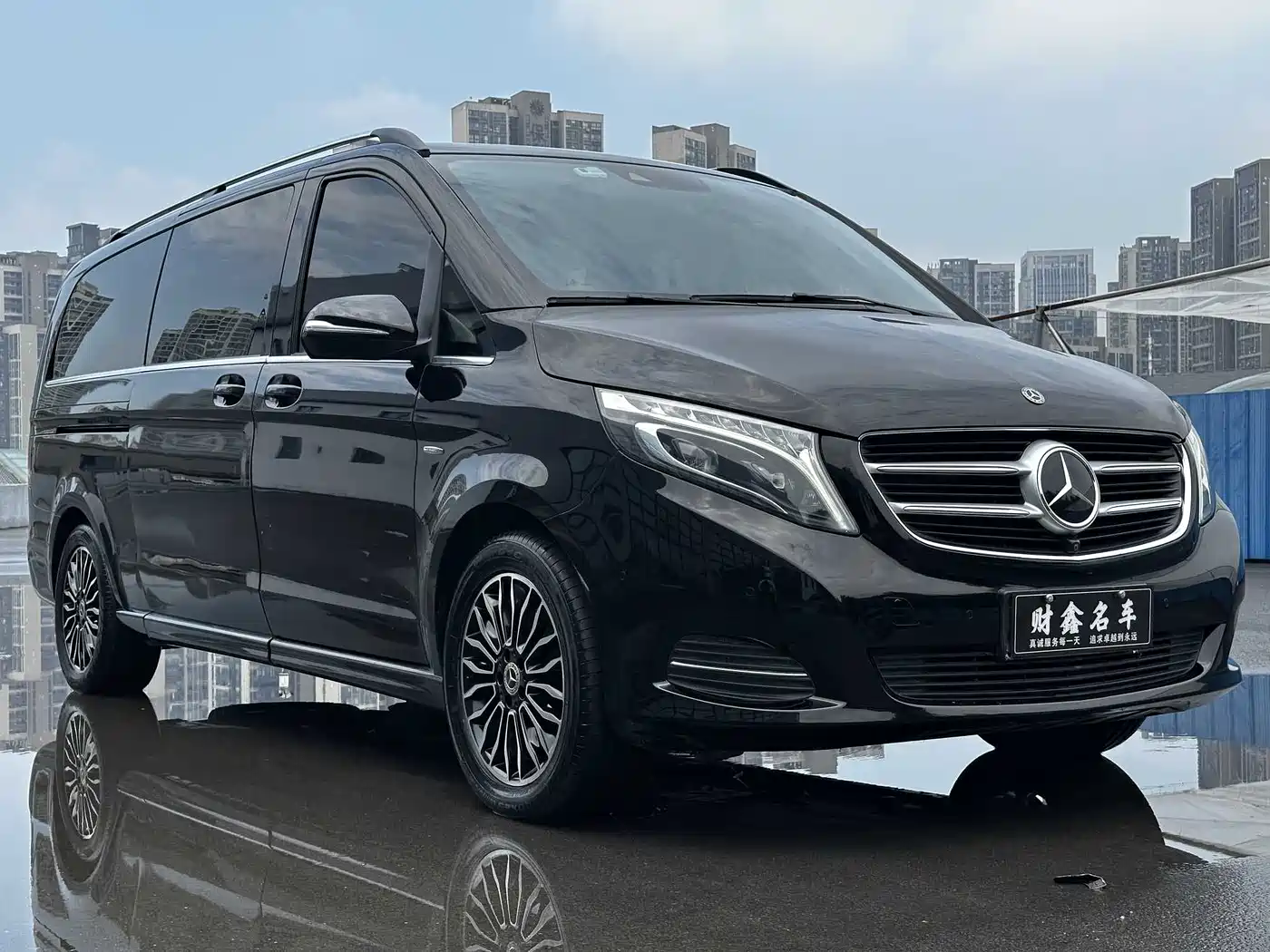 Mercedes-Benz V-Class 2018 V 260 L Premium Long Wheelbase Edition China VI фото 2