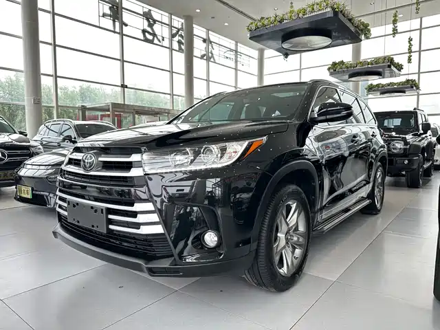 TOYOTA HIGHLANDER