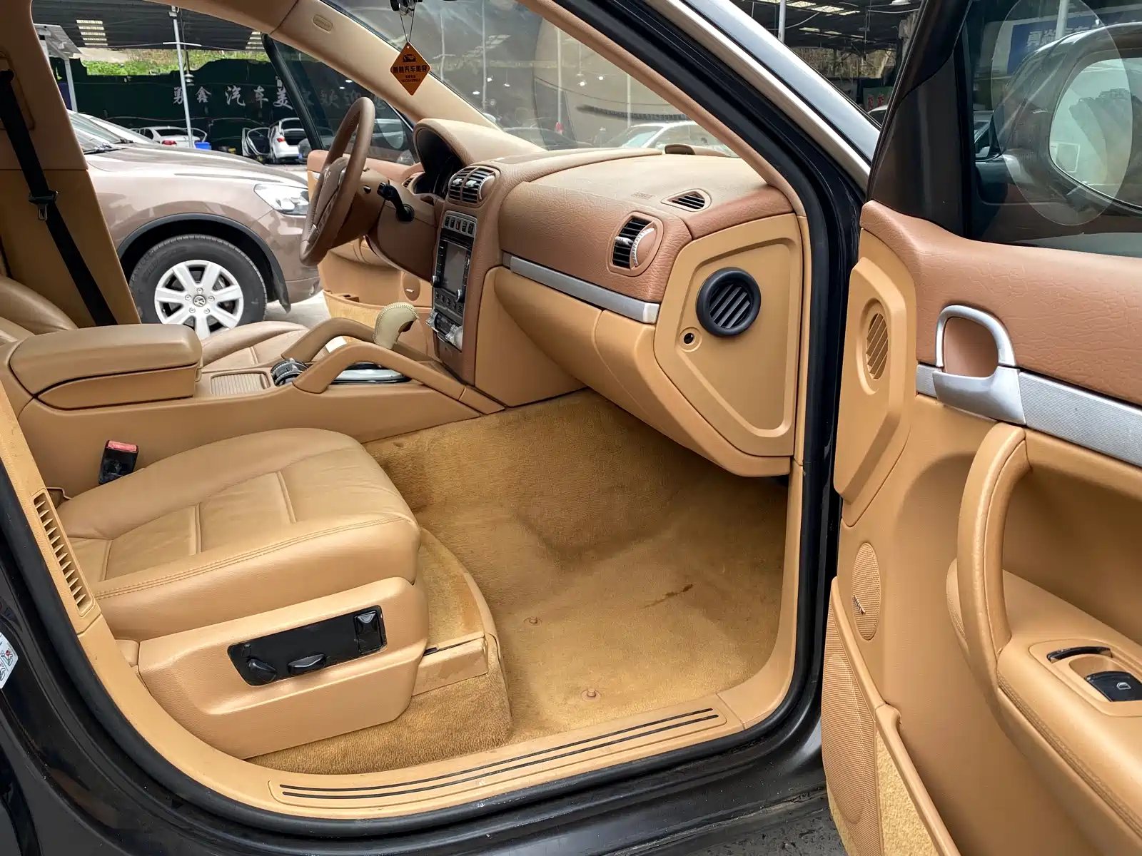 Photo 9 - Porsche Cayenne