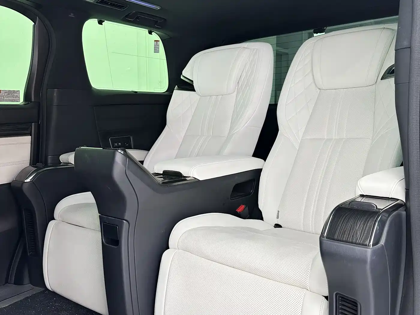 Lexus LM 2021 2020 300h 4-Seat Imperial Edition