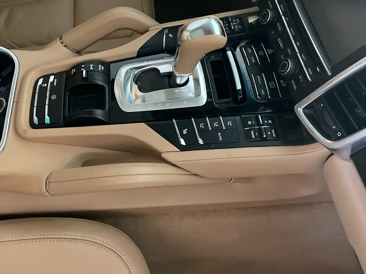 Porsche Cayenne 2015 Cayenne GTS 3.6T фото 9