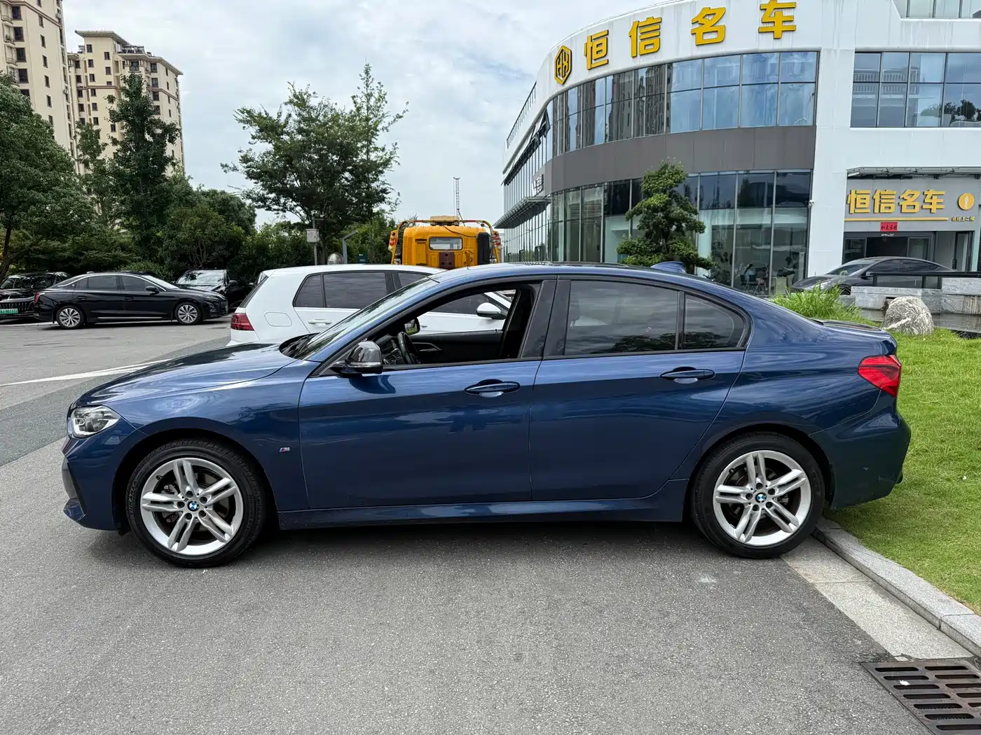 BMW 1 Series 2021 120i M Sport Shadow Edition фото 3
