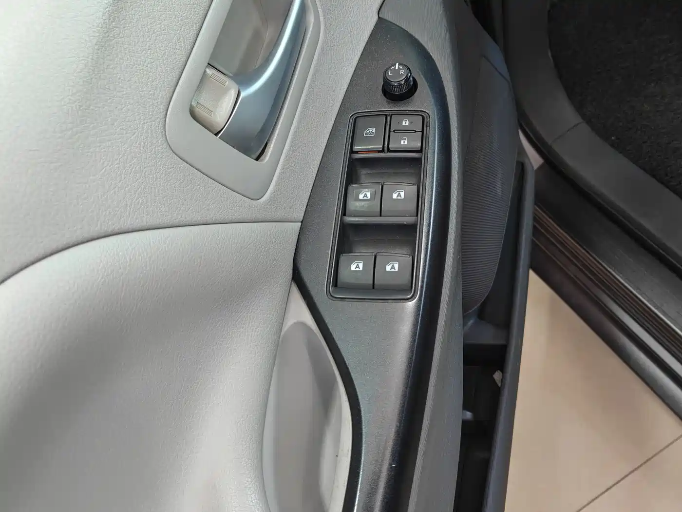 Toyota Sienna 2015 3.5L 2WD LE фото 10