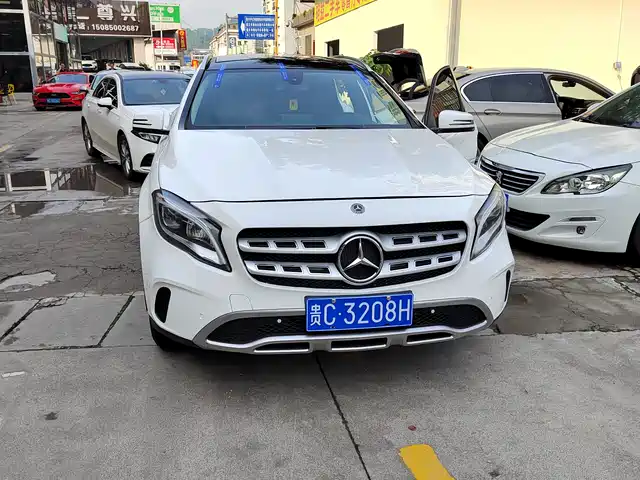 MERCEDES-BENZ GLA