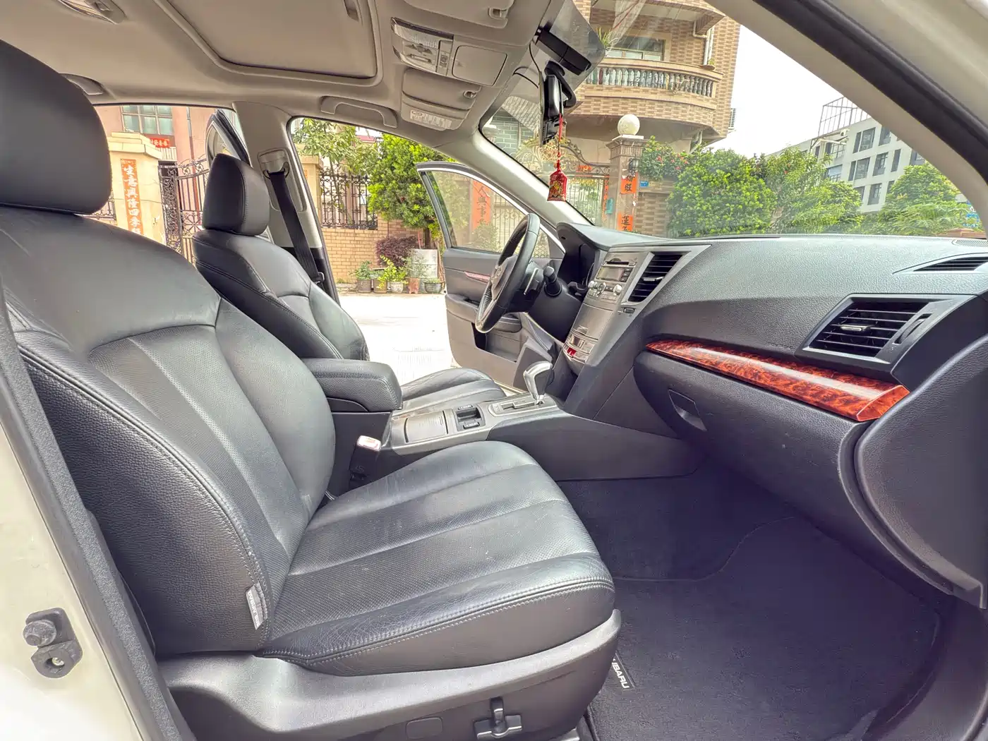 Subaru Legacy 2010 Model 2.5i Luxury Edition фото 7