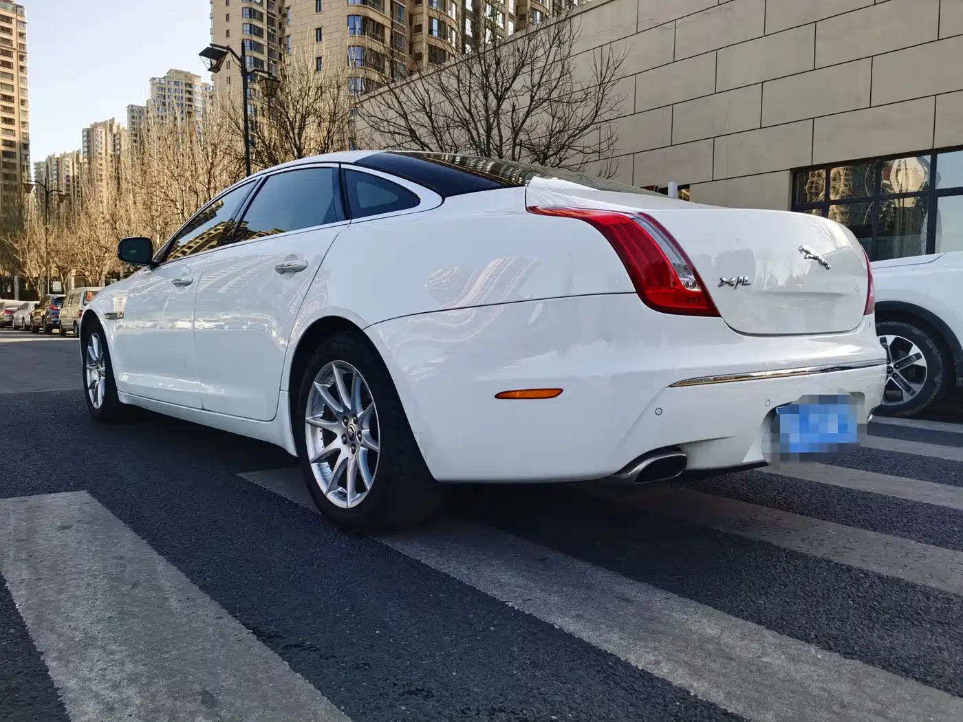 Photo 5 - Jaguar XJ