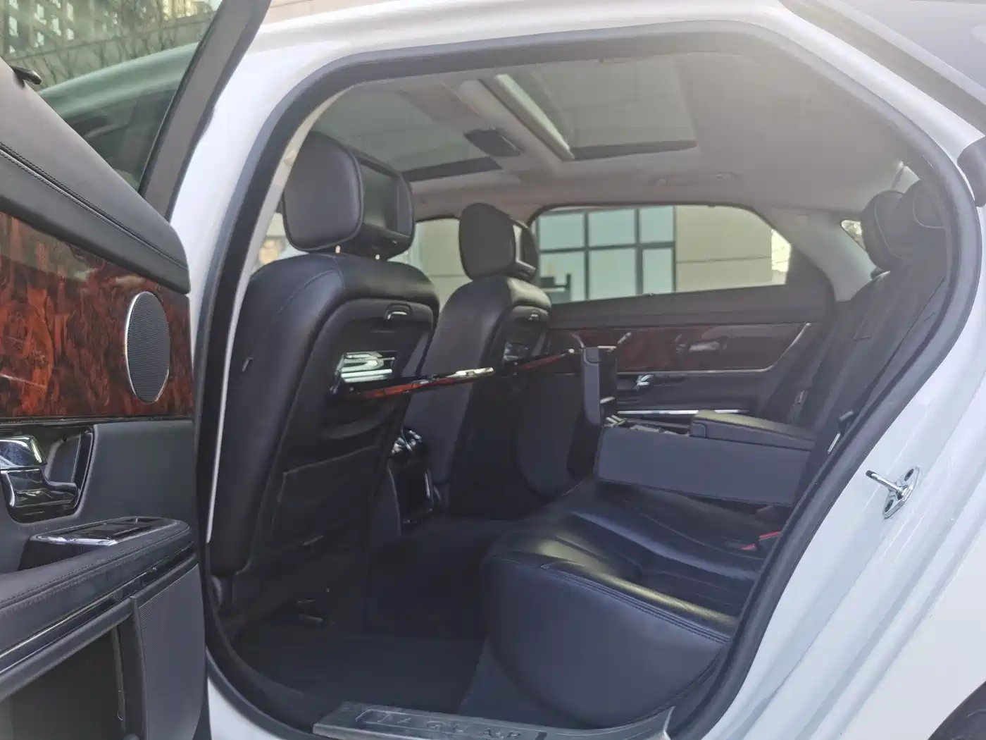 Photo 11 - Jaguar XJ