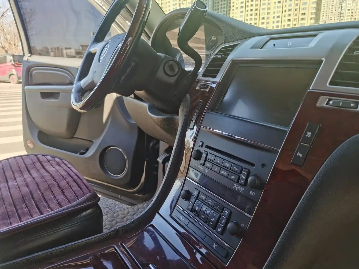 Cadillac Escalade 2010 6.0 Hybrid фото 5