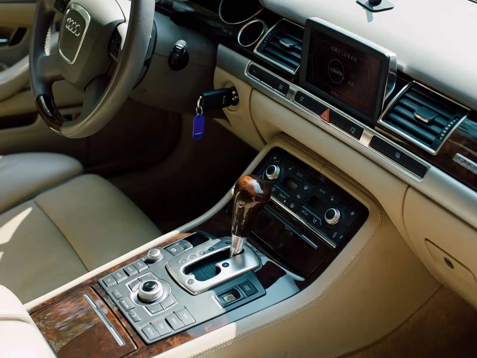 Фото 15 - Audi A8