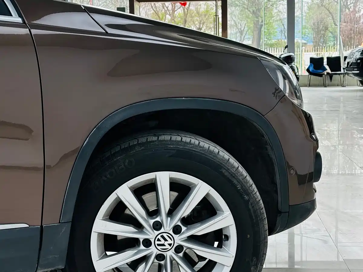 Volkswagen Tiguan 2012 2.0TSI Luxury Edition фото 23