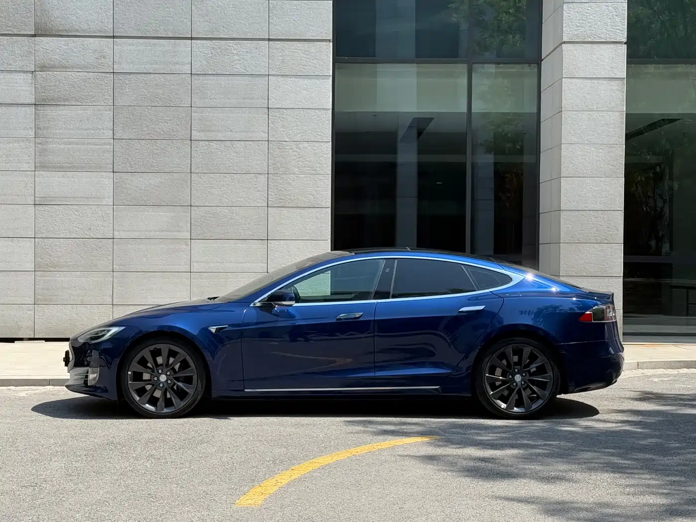 TESLA MODEL S