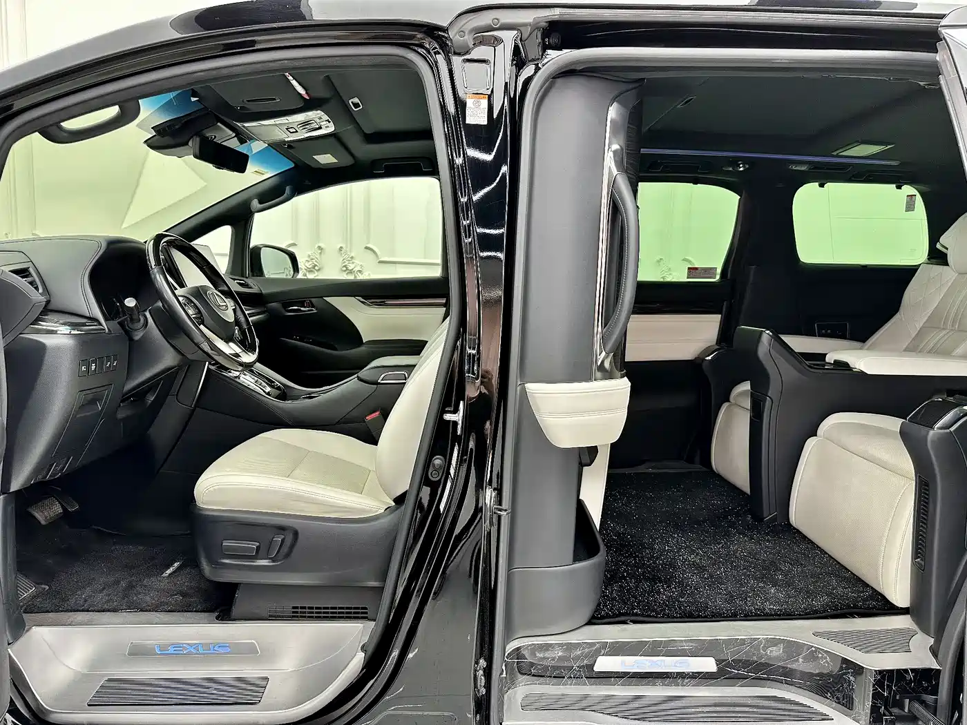 Lexus LM 2021 2020 300h 4-Seat Imperial Edition