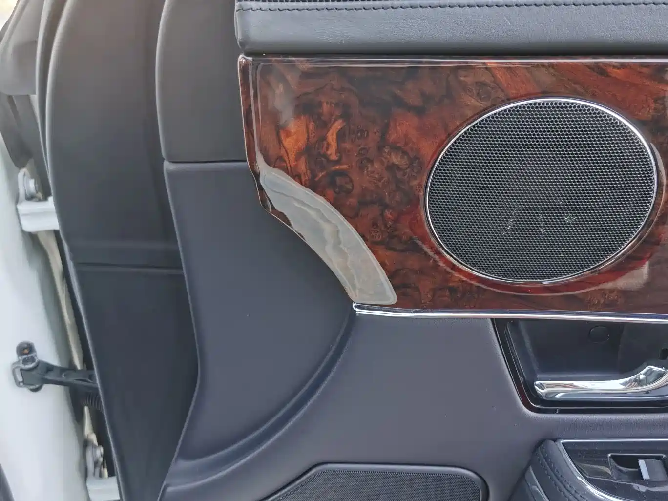 Photo 28 - Jaguar XJ