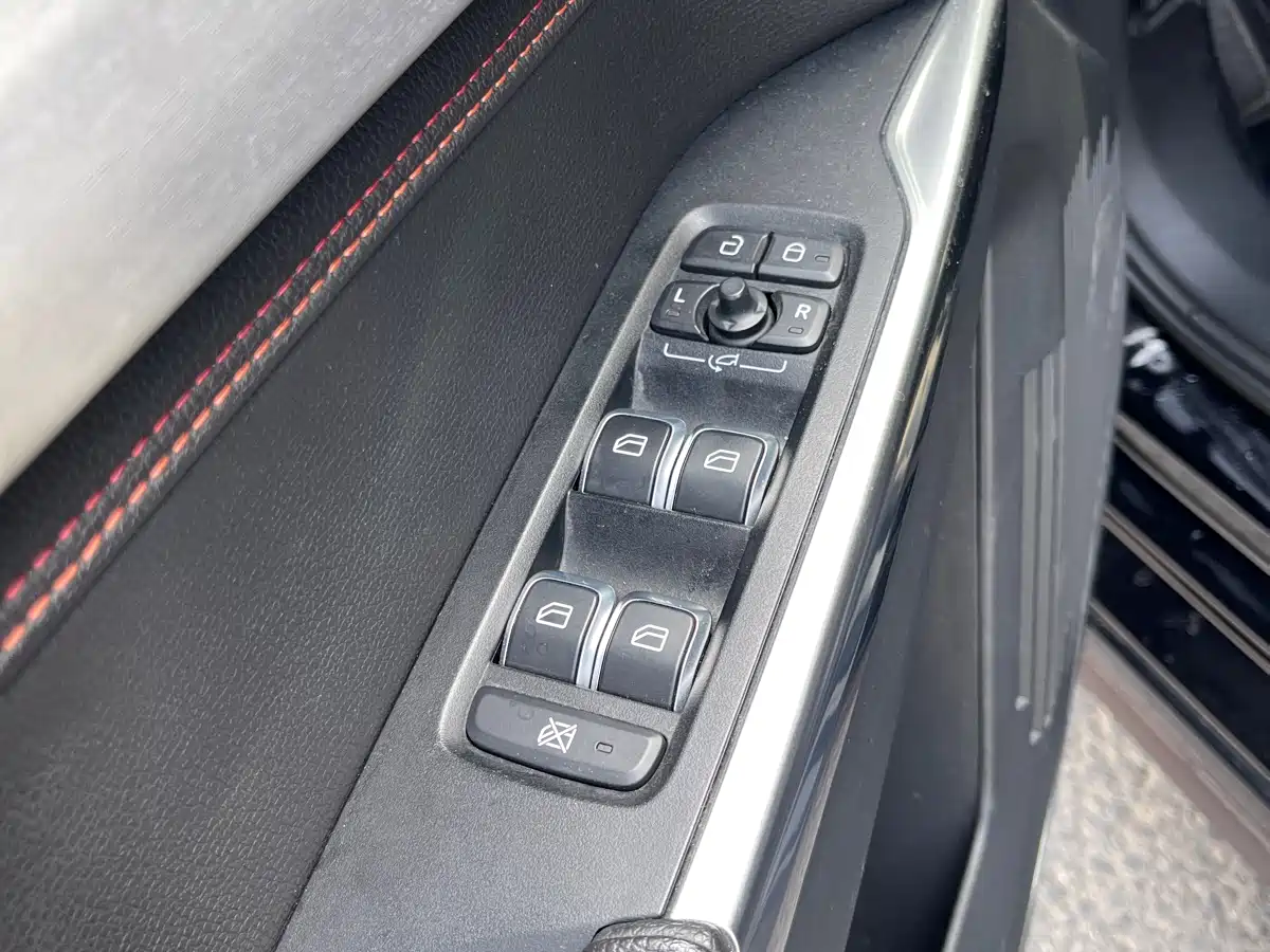 Lynk & Co 03 2019 2.0TD Auto Power Pro Version фото 25