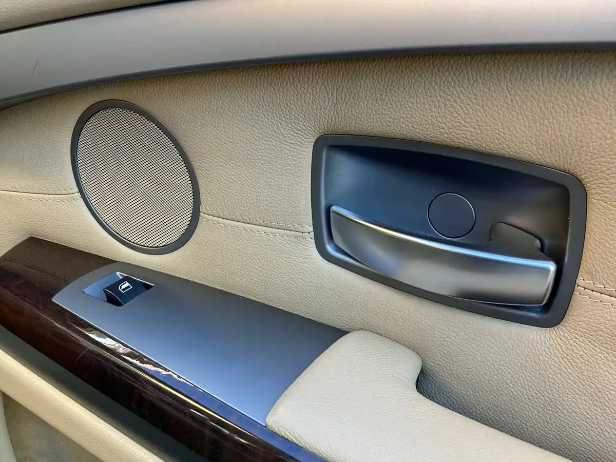 BMW 7 Series 2009 730Li Leading фото 20