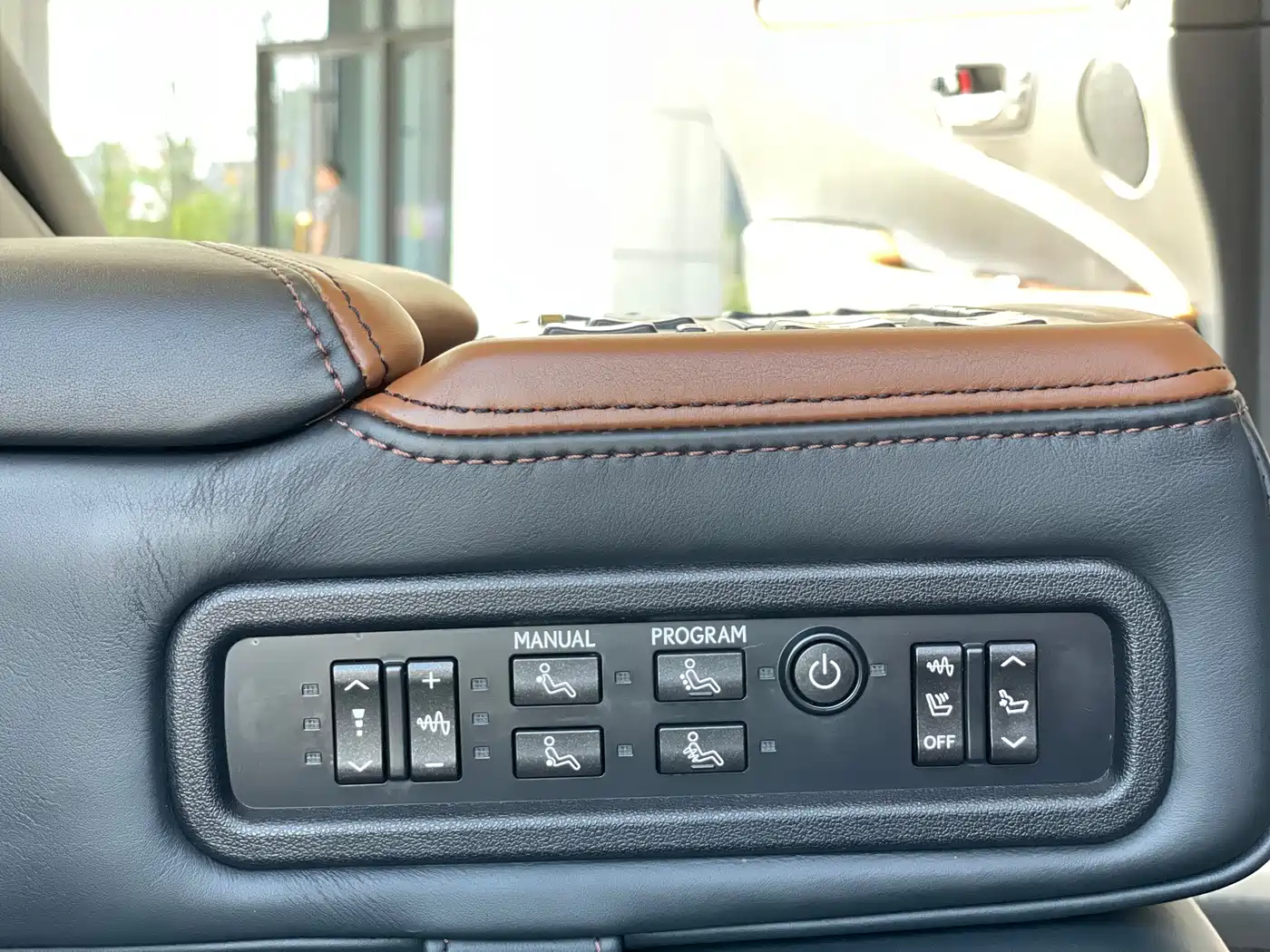 Lexus LS 2014 600hL фото 38