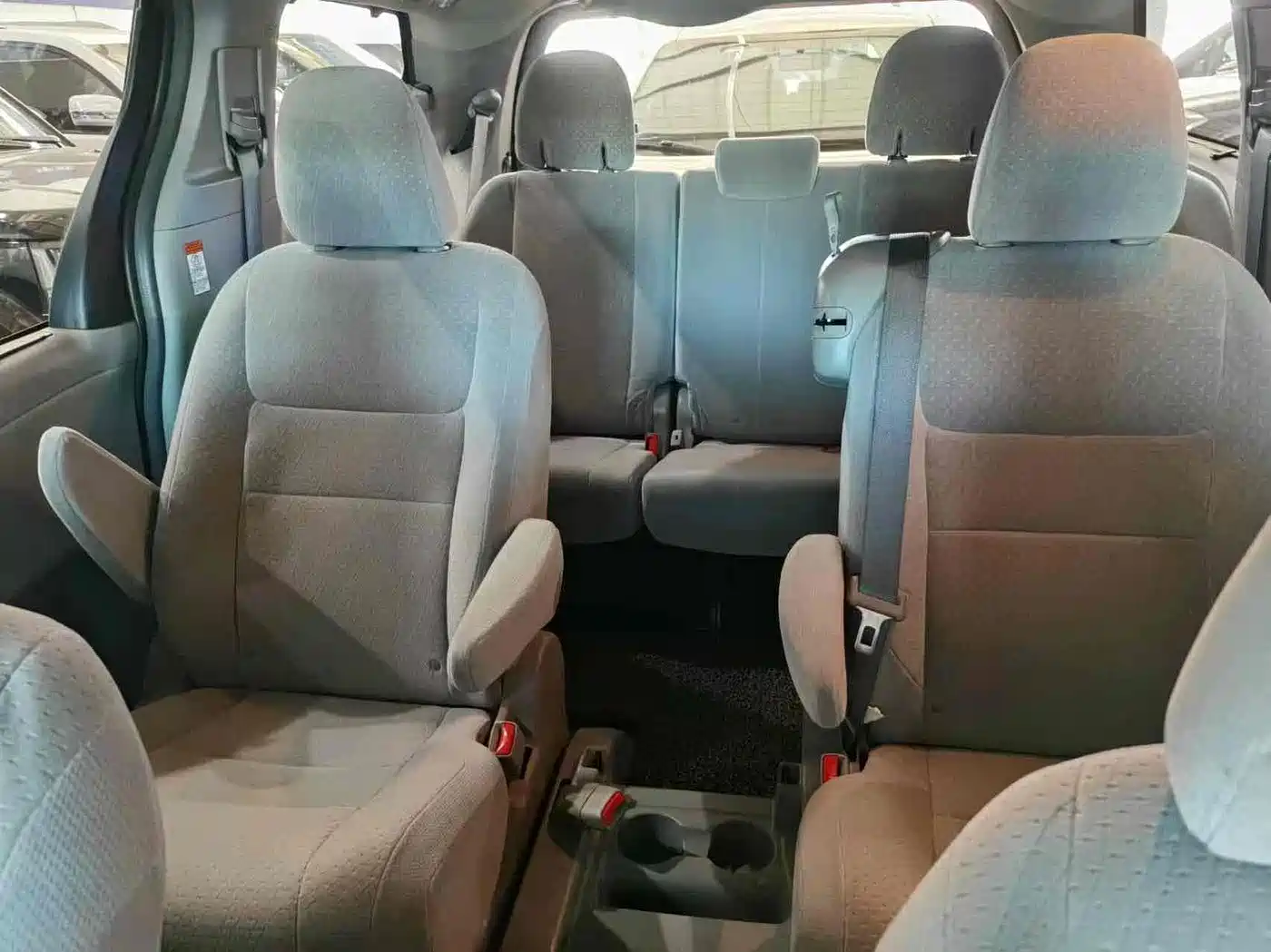 Toyota Sienna 2015 3.5L 2WD LE фото 7