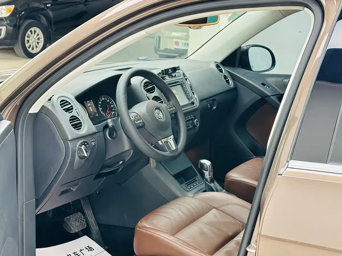 Volkswagen Tiguan 2012 2.0TSI Luxury Edition фото 4