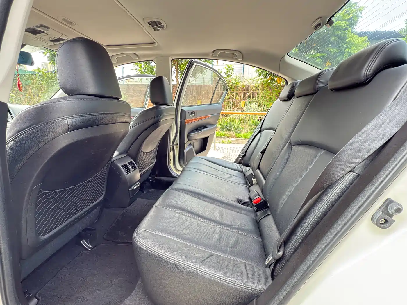 Subaru Legacy 2010 Model 2.5i Luxury Edition фото 5