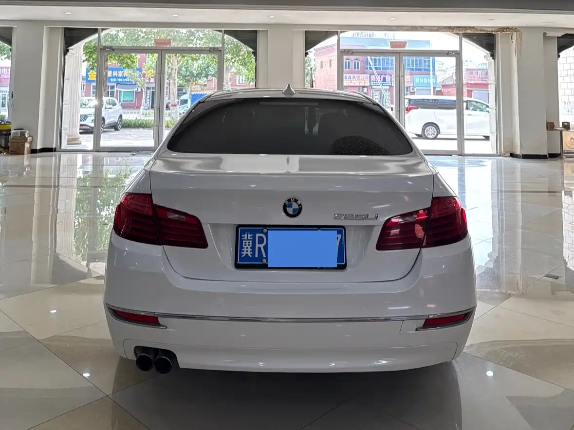 BMW 5 Series 2017 520Li Classic Edition фото 4