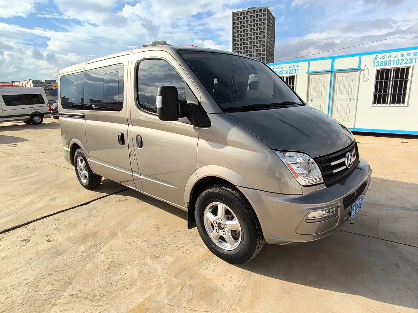 SAIC Maxus Xintu V80 2019 2.5T Classic AMT Business Travel Short Wheelbase Low Roof 9 Seats фото 2