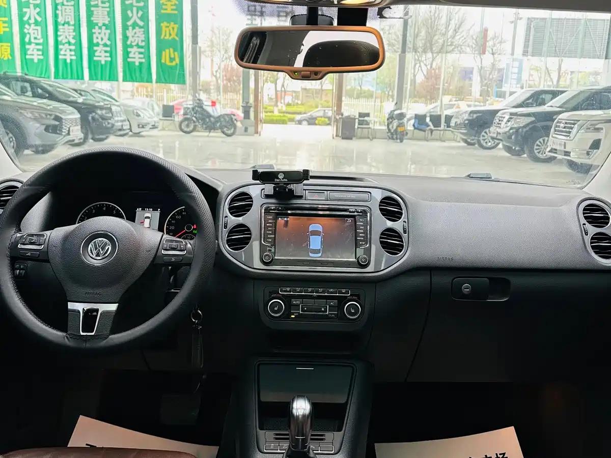 Volkswagen Tiguan 2012 2.0TSI Luxury Edition фото 13