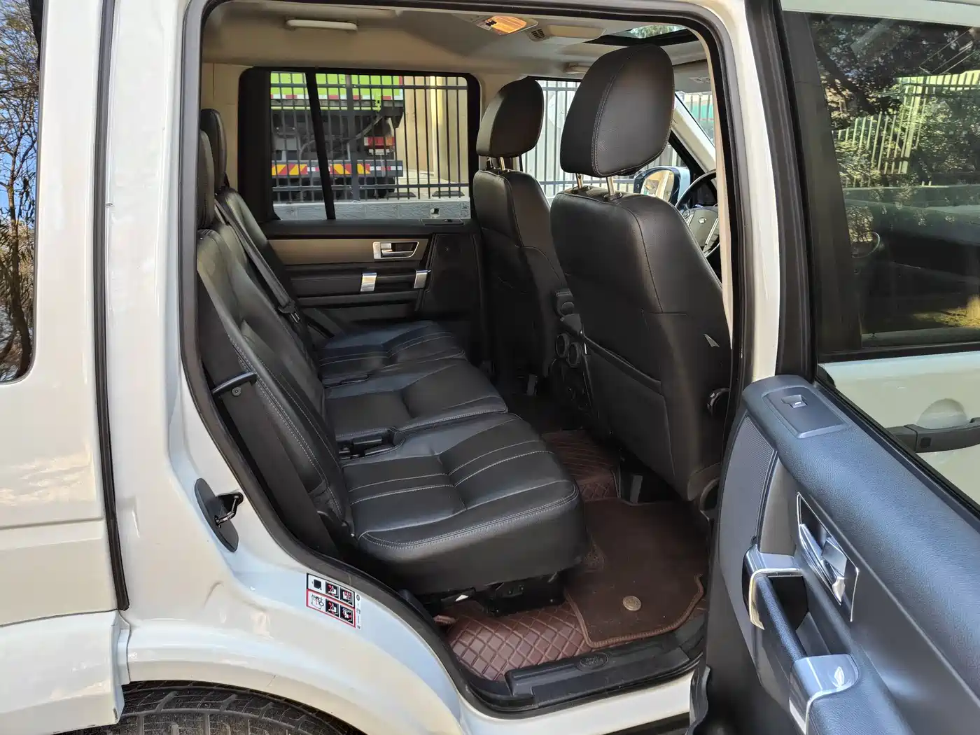 Land Rover Discovery 2016 3.0 SC Black Edition SE фото 12