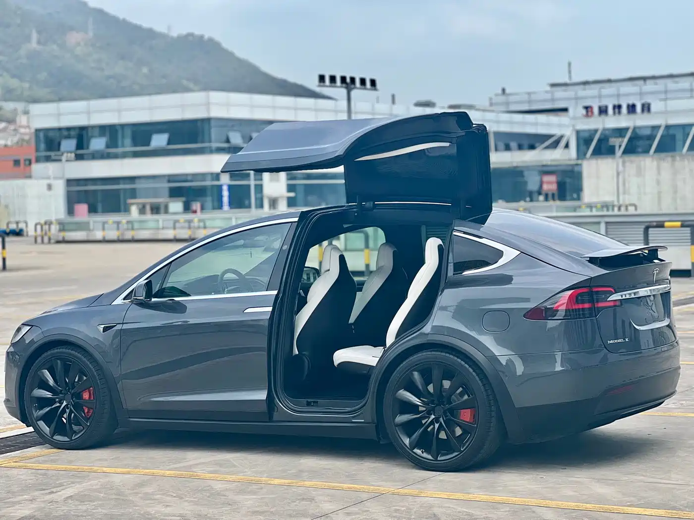 TESLA MODEL X