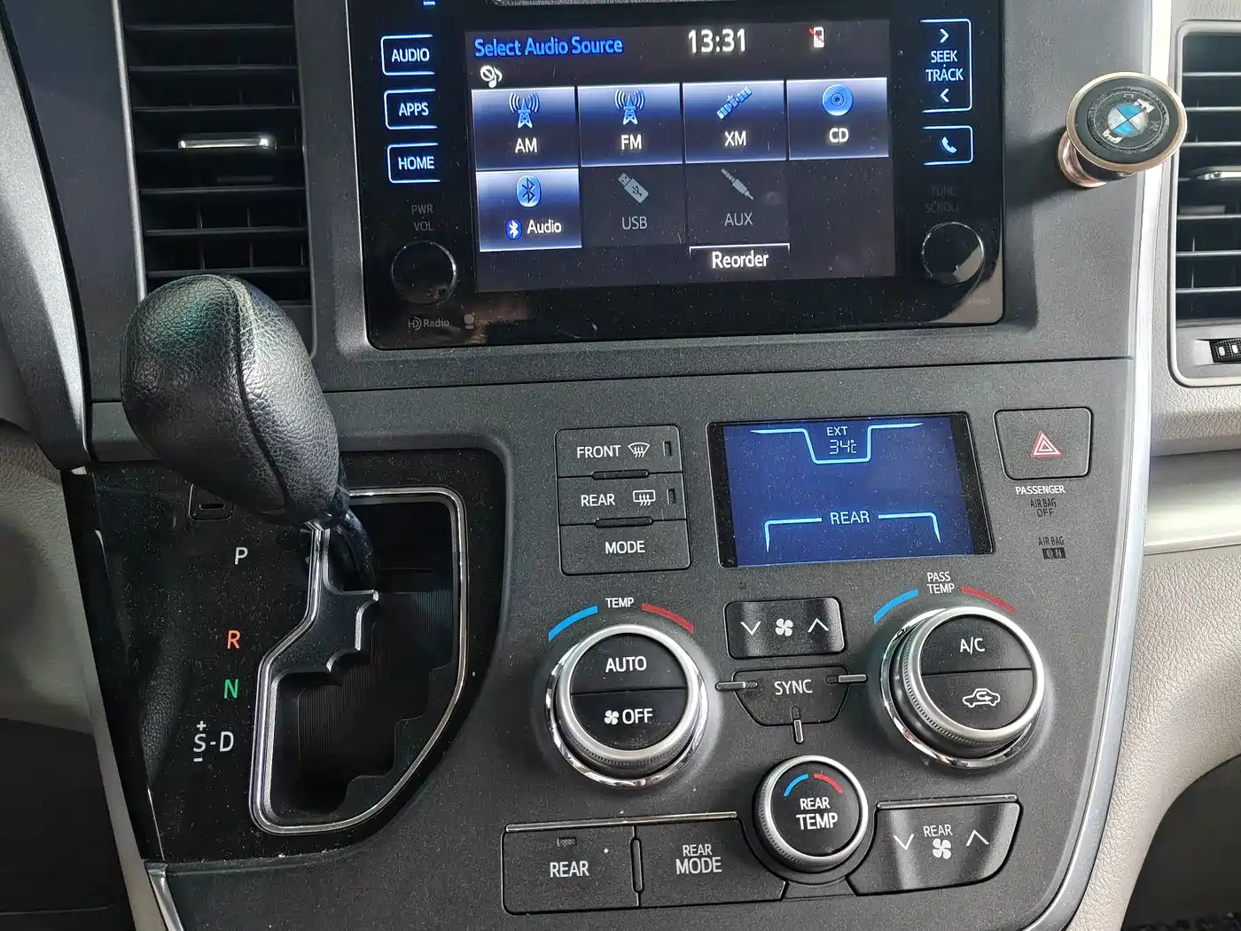 Toyota Sienna 2015 3.5L 2WD LE фото 8
