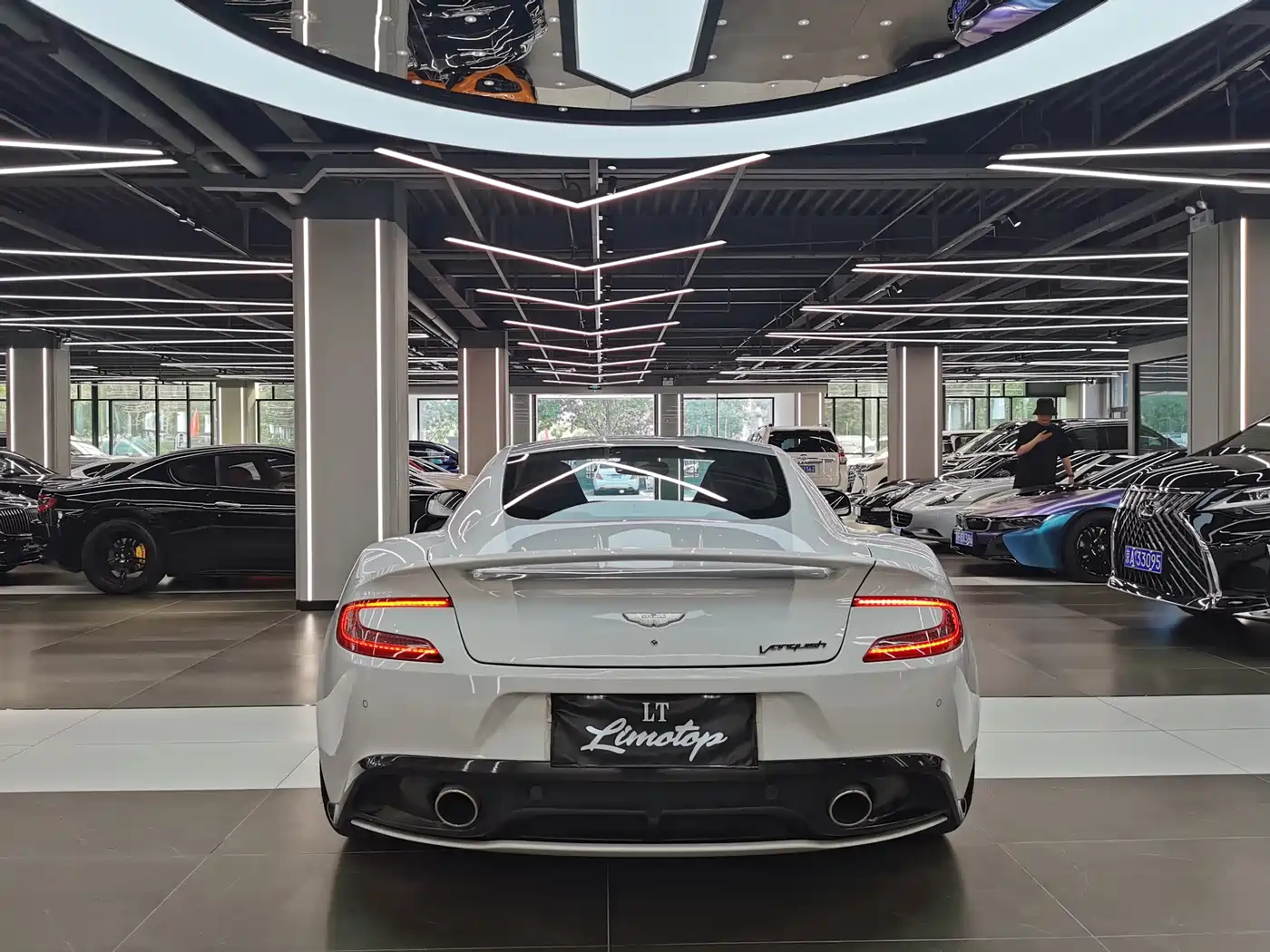 Aston Martin Vanquish 2014 Model 6.0L Centennial Edition фото 7