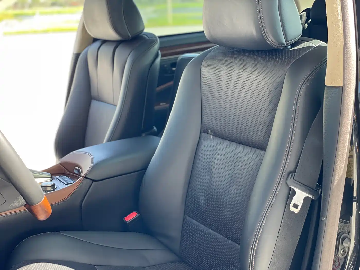 Lexus LS 2014 600hL фото 22