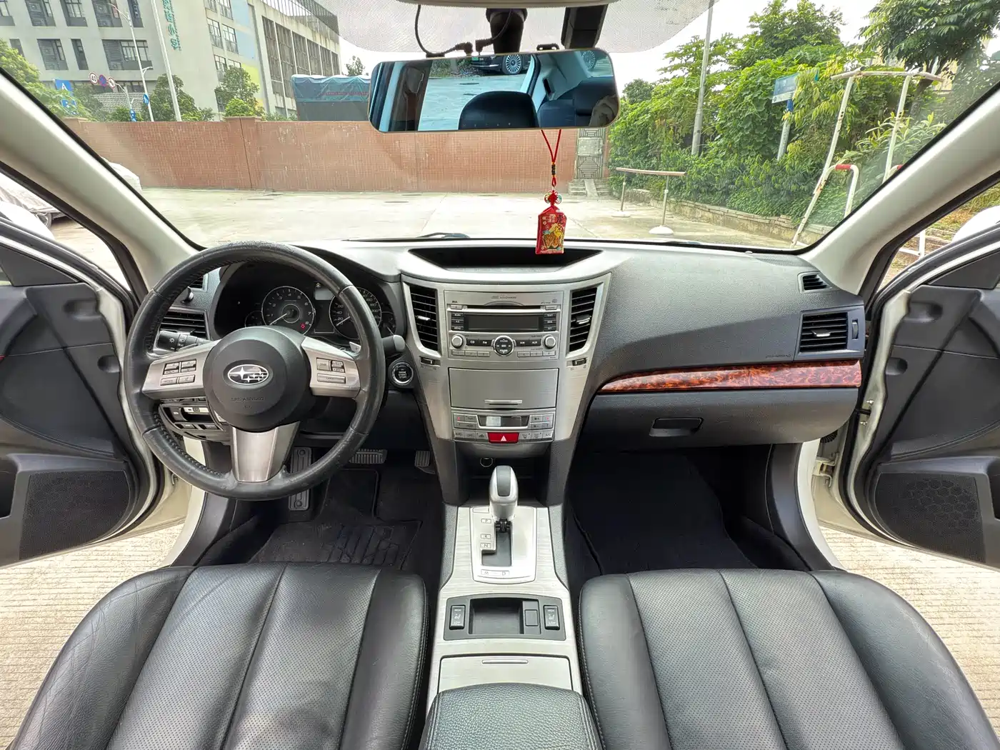 Subaru Legacy 2010 Model 2.5i Luxury Edition фото 6