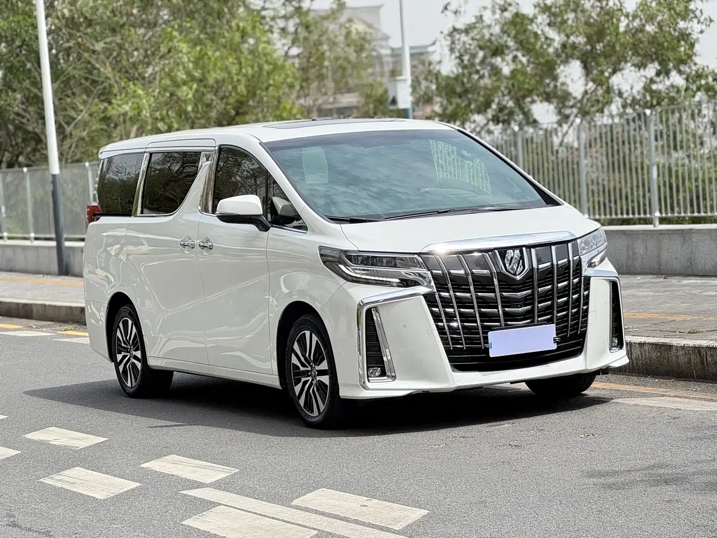 Toyota Alphard 2018 Facelift 3.5L Premium Edition фото 2