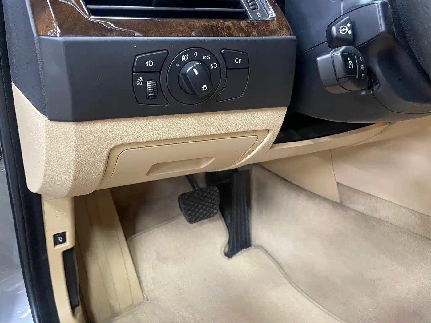 BMW 5 Series 2006 530i фото 10