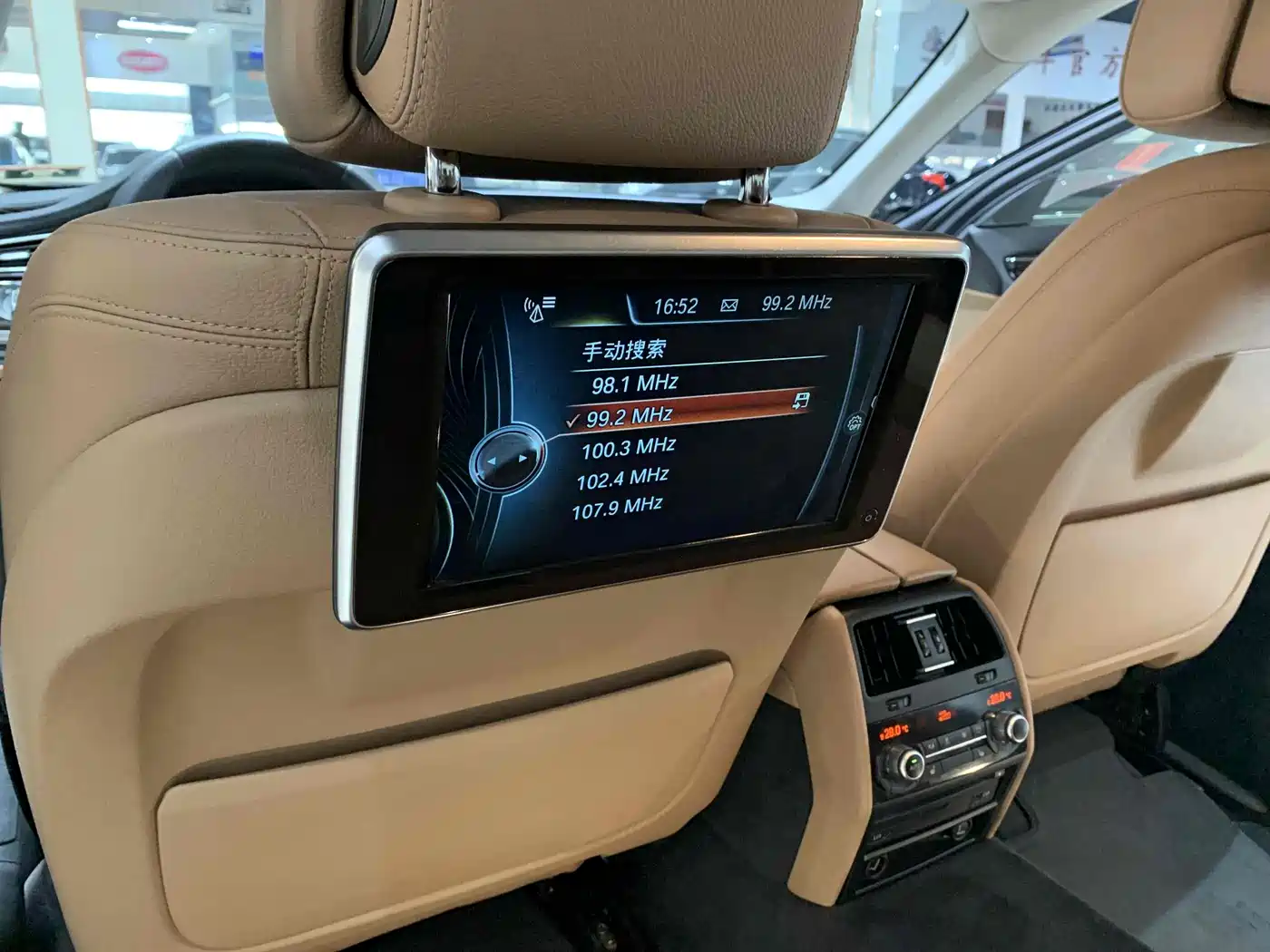 BMW 7 Series 2014 730Li Premium фото 7