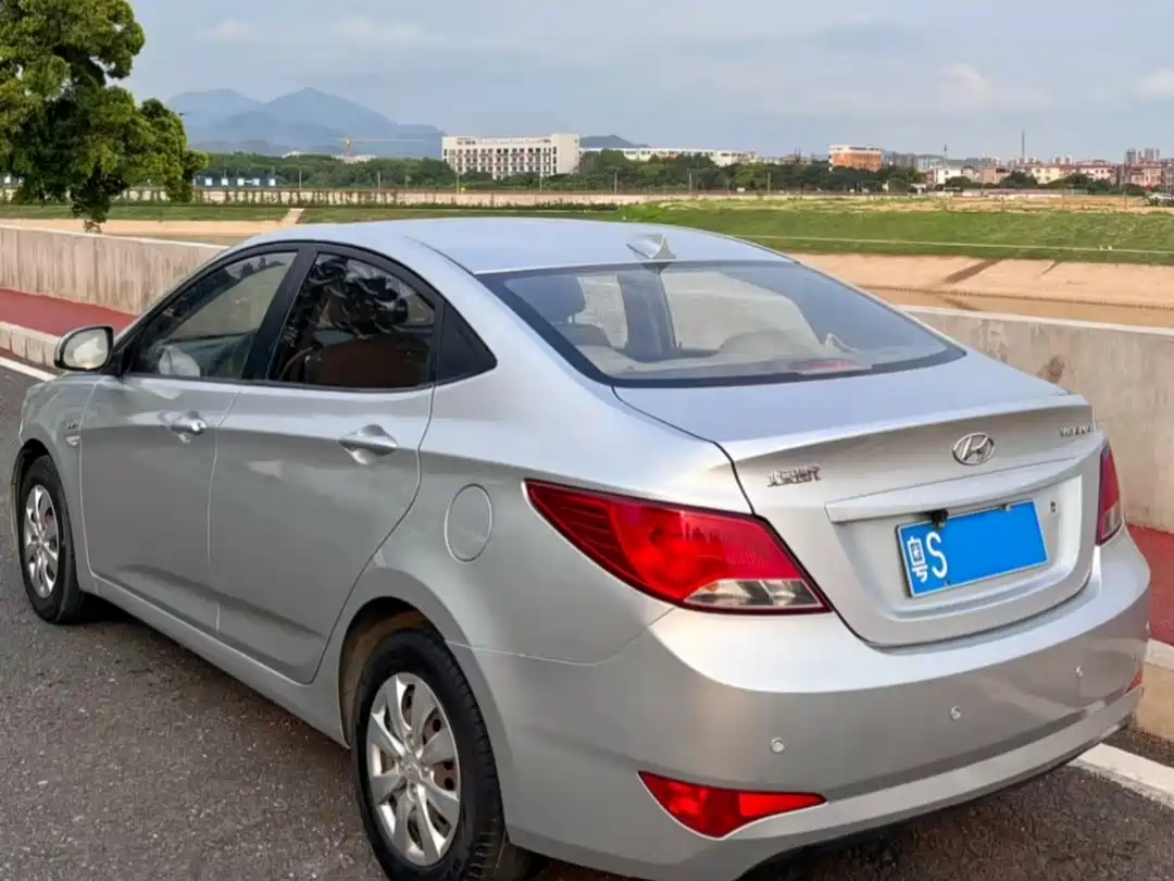Hyundai Verna 2014 1.4L Manual Fashion GS фото 4