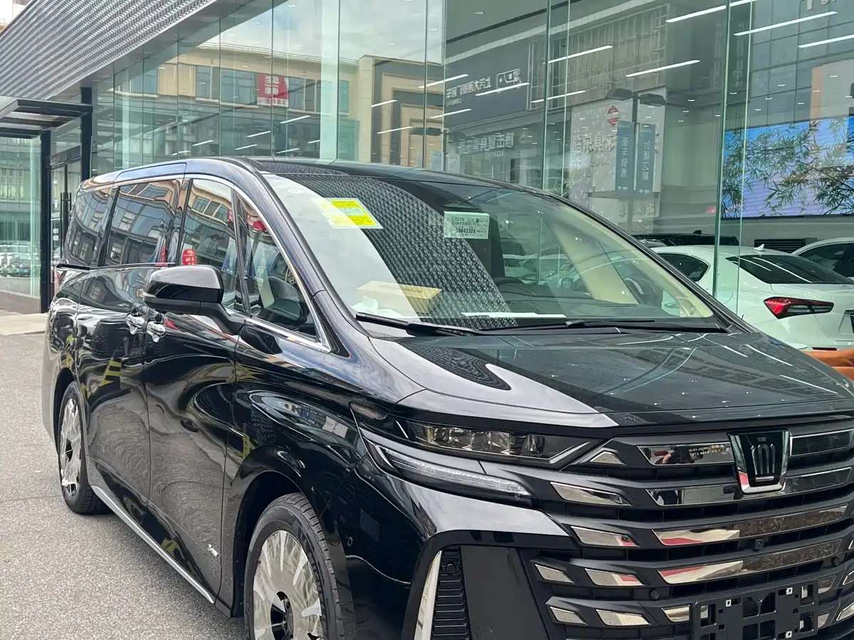 Toyota Vellfire 2024 Crown Hybrid 2.5L Executive Premium Edition фото 2
