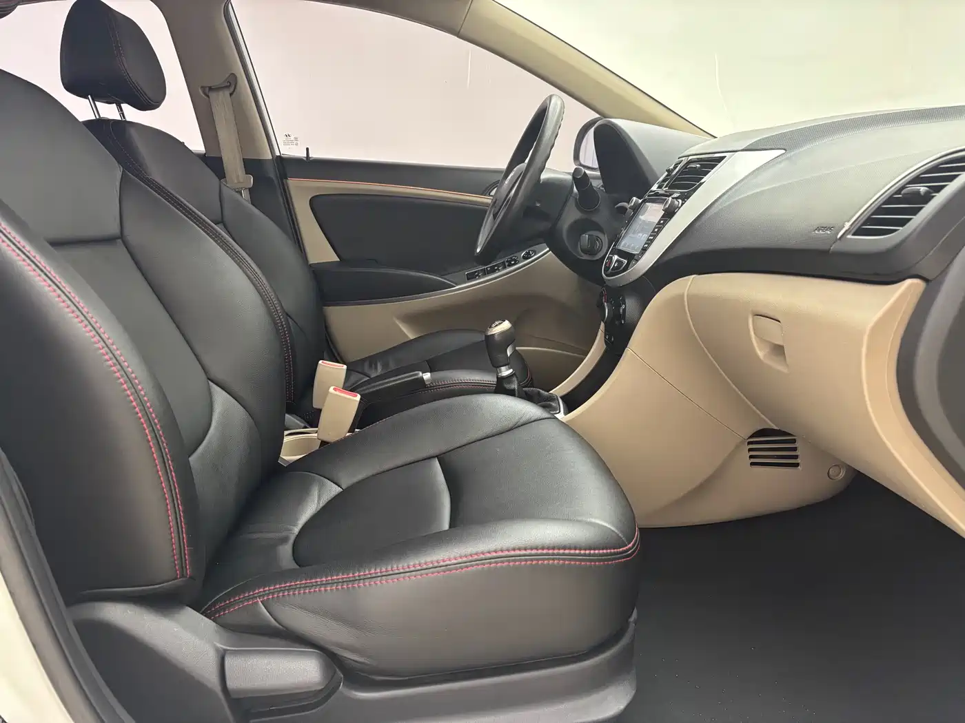 Hyundai Verna 2014 1.4L Manual Smart GLS фото 9