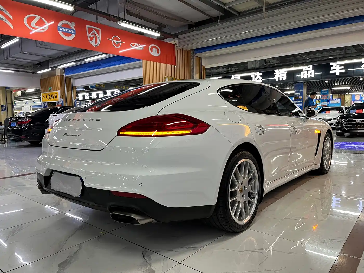 Porsche Panamera 2014 Panamera 4 3.0T фото 5