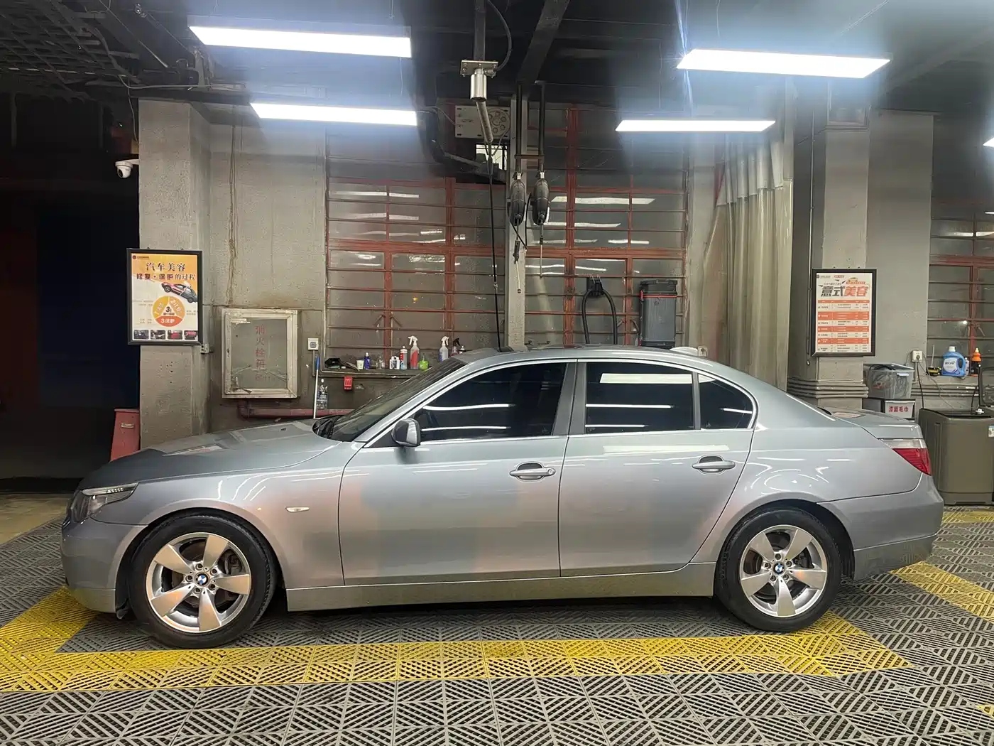 BMW 5 Series 2006 530i фото 3