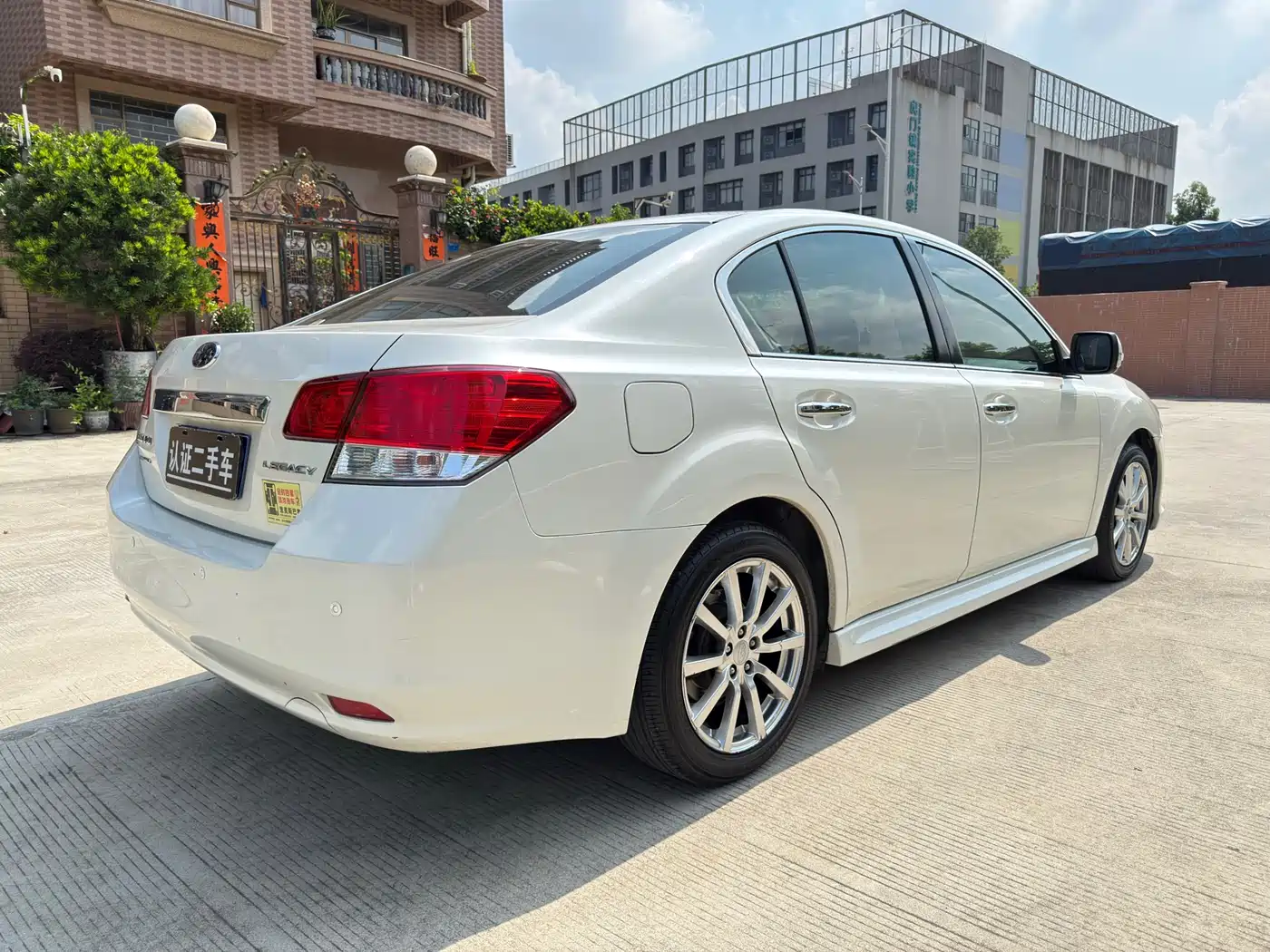 Subaru Legacy 2010 Model 2.5i Luxury Edition фото 11
