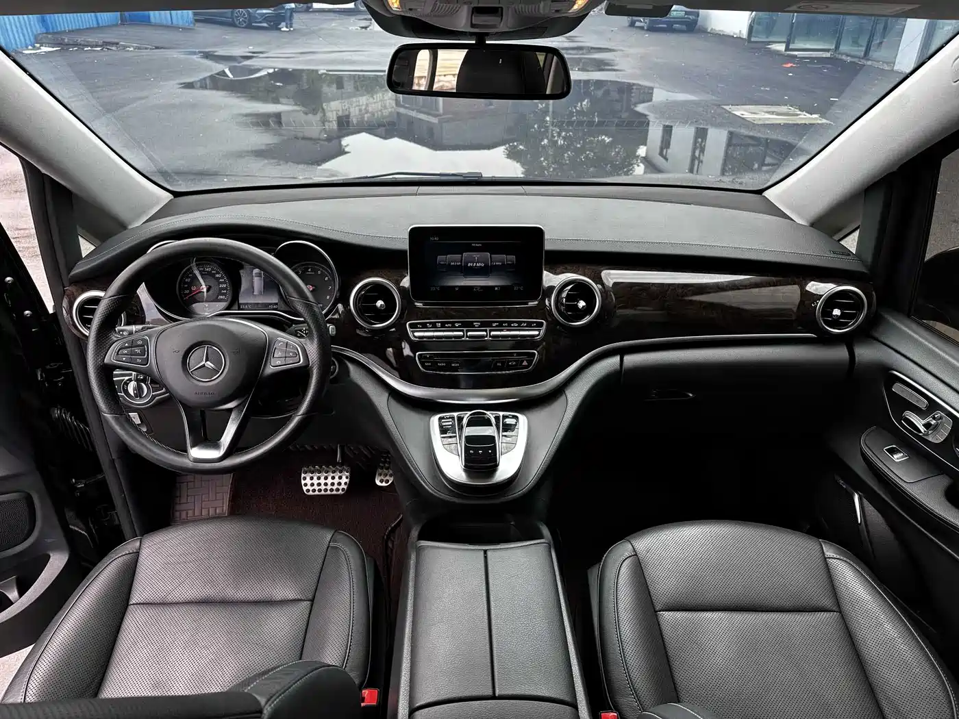 Mercedes-Benz V-Class 2018 V 260 L Premium Long Wheelbase Edition China VI фото 10