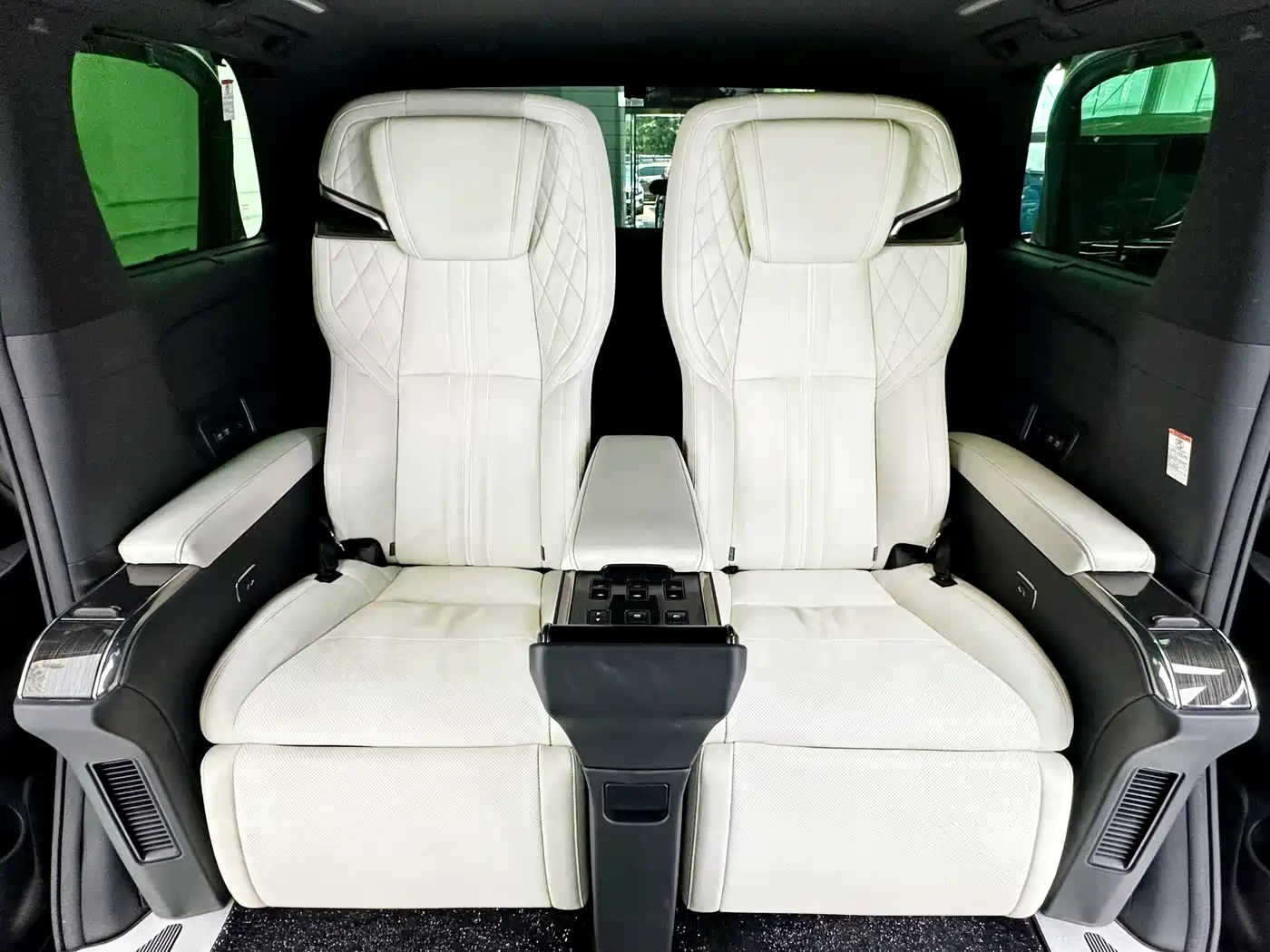 Lexus LM 2021 2020 300h 4-Seat Imperial Edition
