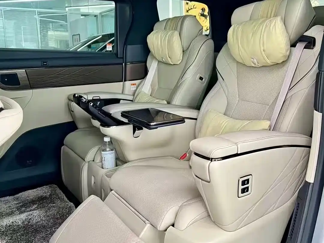 Toyota Alphard 2025 Hybrid 2.5L Ultimate Gold Edition фото 10