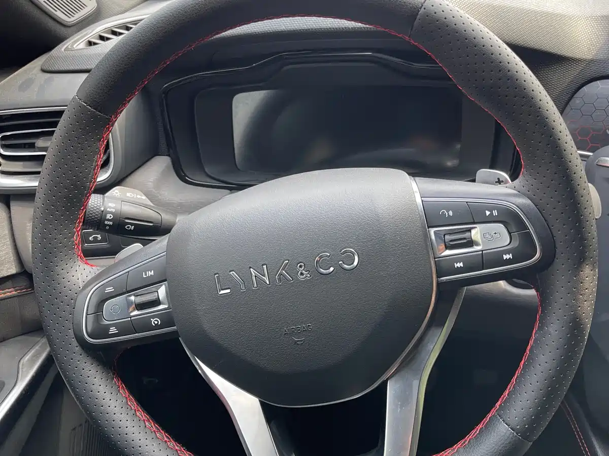 Lynk & Co 03 2019 2.0TD Auto Power Pro Version фото 13